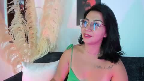 Snapshot of charlotte_2910 chatting on January 13, 2:11 pm charlotte online show from January 13, 2:11 pm