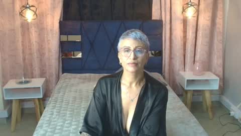 CHARLOTTE GRAY online show from December 5, 8:01 am