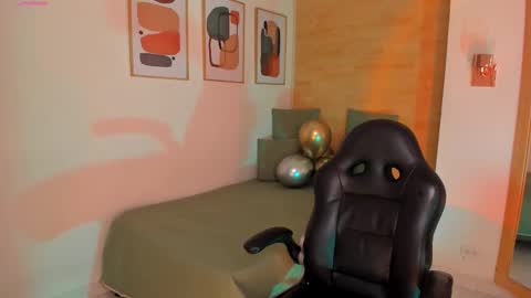 charlotte  grey online show from December 15, 1:37 pm