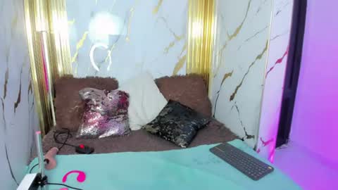 Snapshot of charlotte__milf chatting on July 17, 7:52 pm charlotte__milf online show from July 17, 7:52 pm