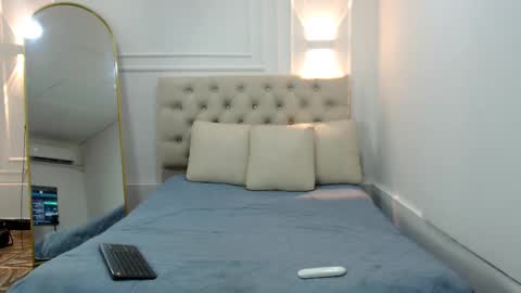 Snapshot of charlotte_dante212 chatting on December 2, 3:34 am charlottte y dante online show from December 2, 3:34 am