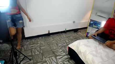 Snapshot of charlotte_dante212 chatting on December 5, 4:21 am charlottte y dante online show from December 5, 4:21 am