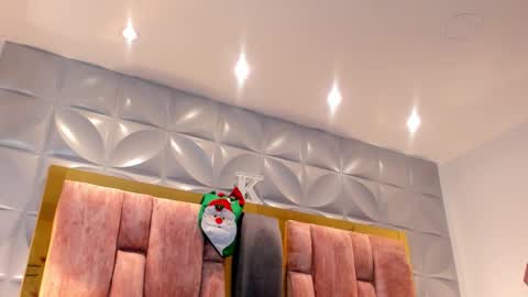 Snapshot of charlotte_icee chatting on January 6, 5:38 pm Charlotte Icee online show from January 6, 5:38 pm