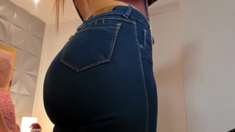 Snapshot of charlotte_icee chatting on January 8, 3:03 pm Charlotte Icee online show from January 8, 3:03 pm