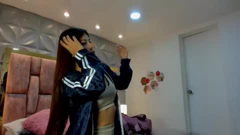 Snapshot of charlotte_icee chatting on February 8, 5:16 pm Charlotte Icee online show from February 8, 5:16 pm