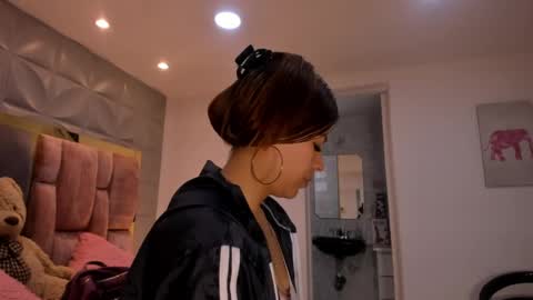 Snapshot of charlotte_icee chatting on April 27, 2:59 pm Charlotte Icee online show from April 27, 2:59 pm