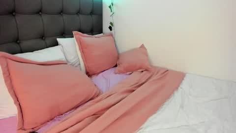 Snapshot of charlotte_jamees chatting on February 24, 1:35 am Charlotte james online show from February 24, 1:35 am