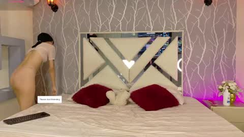 charlotte_rivers online show from April 20, 12:08 pm