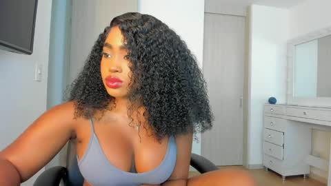 Snapshot of charlotte_tiller chatting on April 11, 1:21 am Yuli online show from April 11, 1:21 am