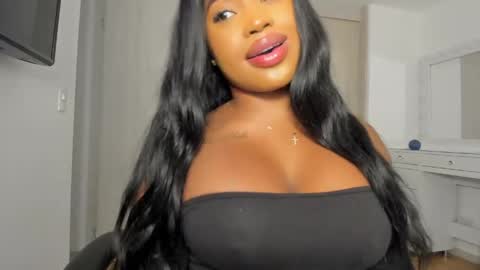 Snapshot of charlotte_tiller chatting on April 21, 6:31 am Yuli online show from April 21, 6:31 am