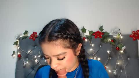 Snapshot of charlottee07 chatting on December 24, 10:01 am charlottee07 online show from December 24, 10:01 am