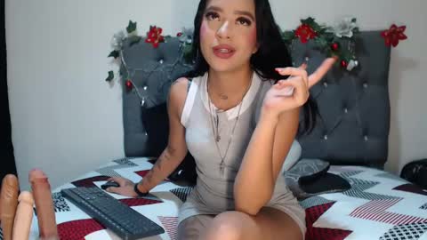 Snapshot of charlottee07 chatting on January 15, 2:27 am charlottee07 online show from January 15, 2:27 am