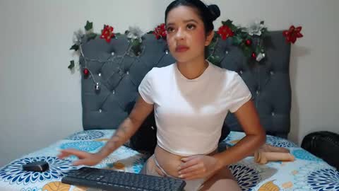 Snapshot of charlottee07 chatting on February 1, 3:52 am charlottee07 online show from February 1, 3:52 am