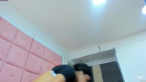 Snapshot of charlottee17 chatting on March 6, 1:46 pm ANDRE online show from March 6, 1:46 pm