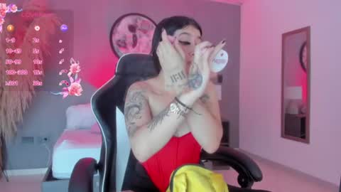 Snapshot of charlottee27_ chatting on June 27, 2:27 am Charlottee online show from June 27, 2:27 am