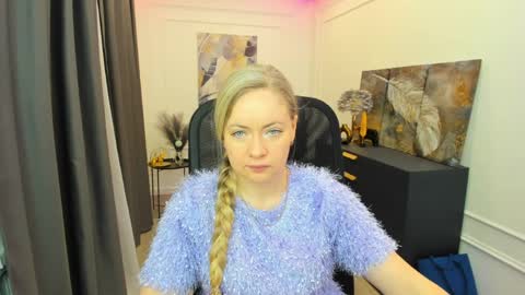 Snapshot of charlottekerti chatting on April 6, 11:55 am Charlotte online show from April 6, 11:55 am