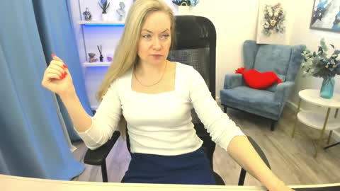 Snapshot of charlottekerti chatting on April 14, 11:38 am Charlotte online show from April 14, 11:38 am
