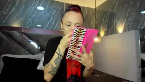 Snapshot of charlottekraviz chatting on February 17, 6:36 pm Charlotte online show from February 17, 6:36 pm