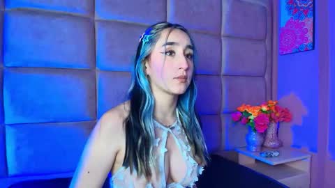 charlottestuart_ online show from January 18, 4:05 am