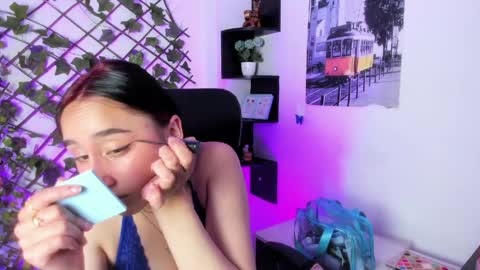 charlottestuart_ online show from April 15, 4:19 am