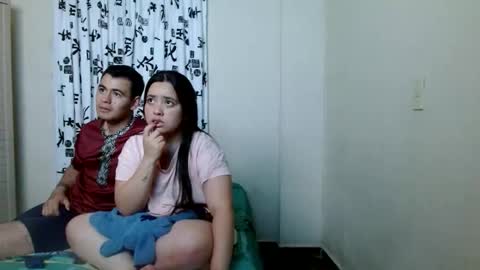 Snapshot of charlottetwins chatting on December 15, 5:01 am charlot online show from December 15, 5:01 am