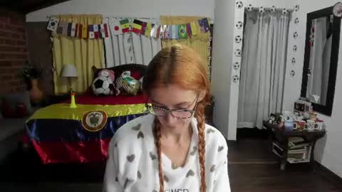 Snapshot of charlottewillson chatting on June 26, 12:37 am Charlotte online show from June 26, 12:37 am