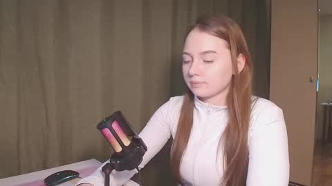 Snapshot of charlottewip chatting on January 13, 12:51 am Kira online show from January 13, 12:51 am