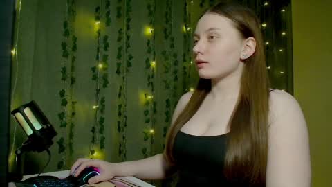 Snapshot of charlottewip chatting on January 28, 6:28 pm Kira online show from January 28, 6:28 pm