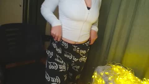 Snapshot of charlottewip chatting on September 16, 8:32 pm Kira online show from September 16, 8:32 pm