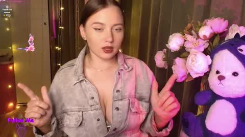 Snapshot of charlottewip chatting on September 27, 6:46 pm Kira online show from September 27, 6:46 pm