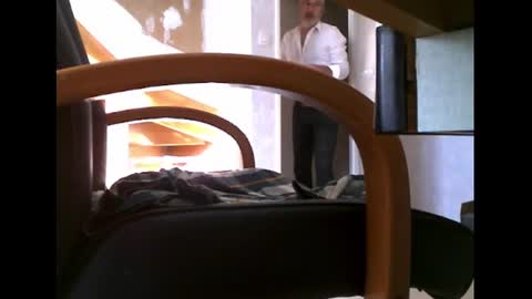 Snapshot of charly052 chatting on February 18, 9:32 am charly052 online show from February 18, 9:32 am