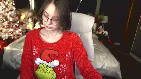 Snapshot of charlywines chatting on December 15, 8:02 pm charlywines online show from December 15, 8:02 pm