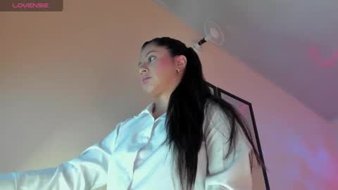 Snapshot of charm_jenys chatting on December 12, 10:20 pm Charm alessa online show from December 12, 10:20 pm