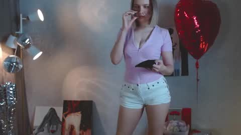 Snapshot of charming_beauty chatting on February 24, 2:20 am Michelle online show from February 24, 2:20 am