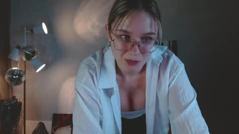 Snapshot of charming_beauty chatting on April 18, 1:42 am Michelle online show from April 18, 1:42 am