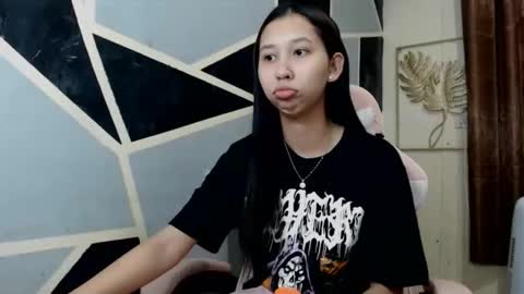 Snapshot of charming_lexi chatting on December 22, 4:42 am Charm online show from December 22, 4:42 am