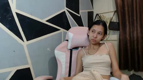 Snapshot of charming_lexi chatting on February 23, 10:01 am Charm online show from February 23, 10:01 am