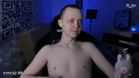 lynxy online show from December 18, 1:44 am