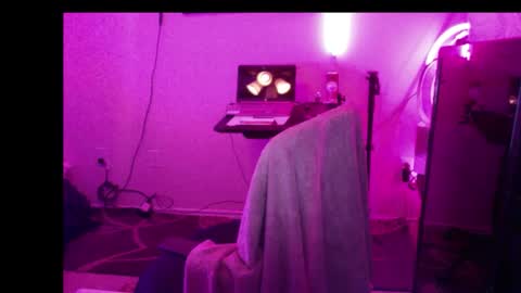 Snapshot of chase2attract chatting on February 21, 1:06 am Chase2Attract online show from February 21, 1:06 am