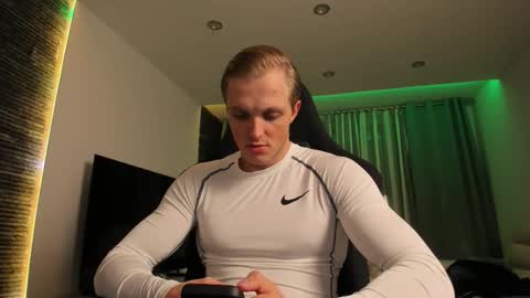 Chase Reed online show from October 31, 2:07 pm