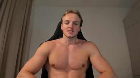 Chase Reed online show from July 2, 3:23 am