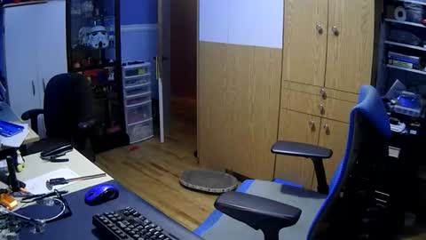 wanaBeYourToy online show from December 16, 11:15 am