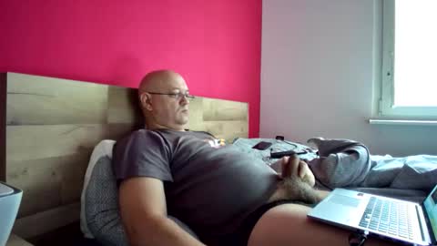 Snapshot of chatskor chatting on November 11, 6:35 am Egor Skornyakov online show from November 11, 6:35 am