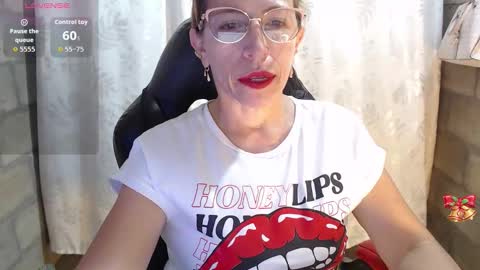 CHAYLA VICTORIA RUIZ  online show from March 1, 9:28 pm