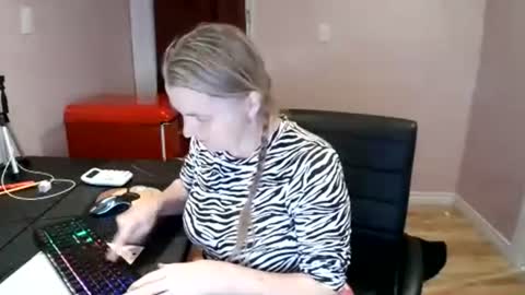 chealsiek online show from October 26, 1:00 am