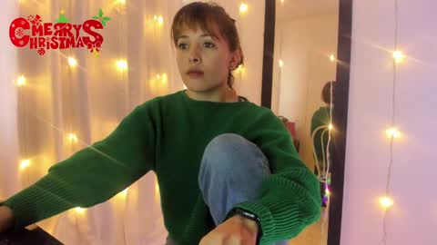 Snapshot of cheek_chic12 chatting on December 27, 9:32 pm Regina Phalange online show from December 27, 9:32 pm