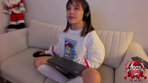 Snapshot of cheek_chic12 chatting on January 6, 11:31 pm Regina Phalange online show from January 6, 11:31 pm