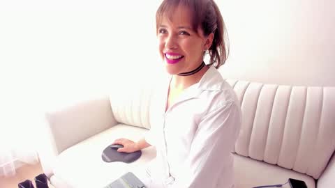 Snapshot of cheek_chic12 chatting on January 22, 8:38 pm Regina Phalange online show from January 22, 8:38 pm