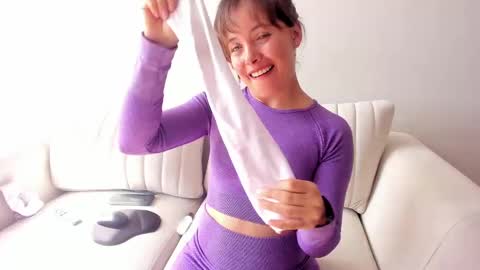 Snapshot of cheek_chic12 chatting on January 23, 7:18 pm Regina Phalange online show from January 23, 7:18 pm