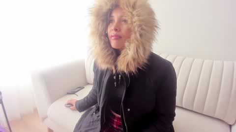 Snapshot of cheek_chic12 chatting on February 25, 7:25 pm Regina Phalange online show from February 25, 7:25 pm